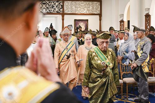 AL-SULTAN ABDULLAH RI'AYATUDDIN AL-MUSTAFA BILLAH SHAH