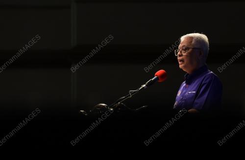 DATUK SERI ISMAIL SABRI YAAKOB