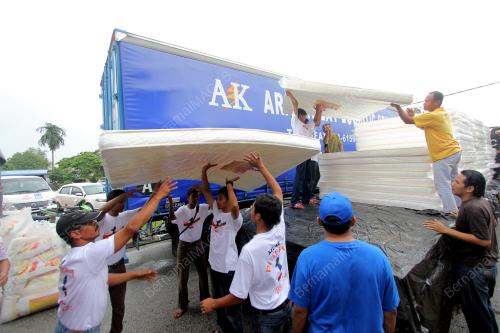 PH22_31122013_BANTUAN_BANJIR