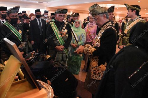 AL-SULTAN ABDULLAH RI'AYATUDDIN AL-MUSTAFA BILLAH SHAH