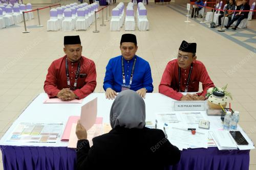 DATUK MOHD NIZAR NAJIB
