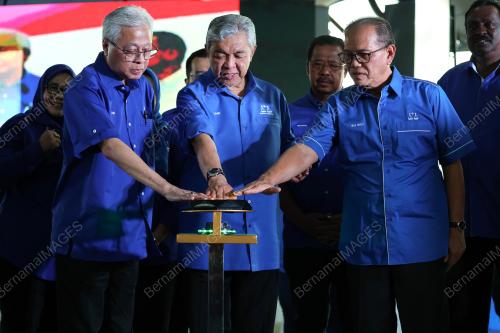 DATUK SERI ISMAIL SABRI YAAKOB