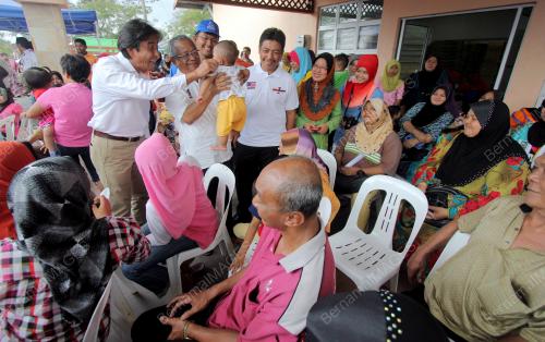 PH23_31122013_BANTUAN_BANJIR