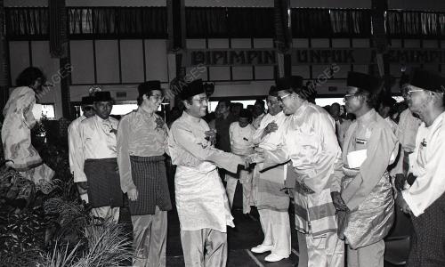 DR. MAHATHIR MOHAMAD