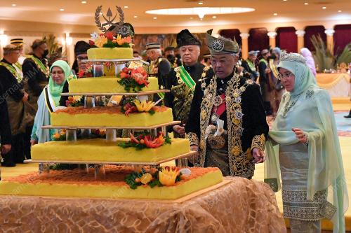 AL-SULTAN ABDULLAH RI'AYATUDDIN AL-MUSTAFA BILLAH SHAH