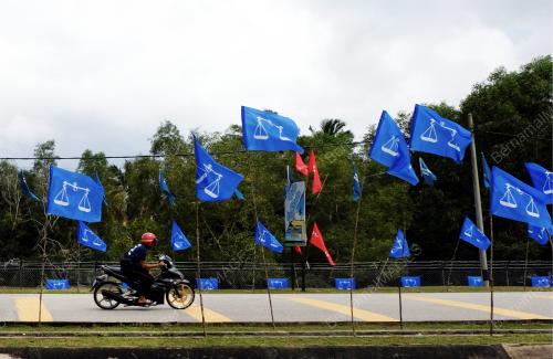 BENDERA PARTI PRU15