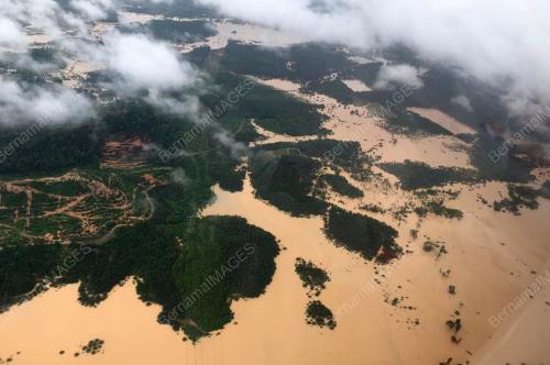BOMBA HANTAR BANTUAN MAKANAN