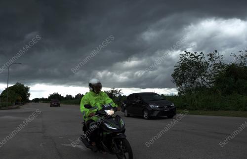 AWAN GELAP SEBELUM HUJAN