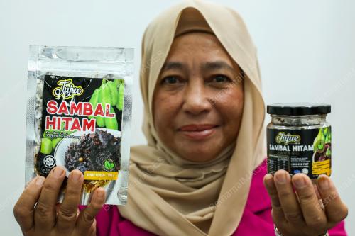 PENIAGA SAMBAL HITAM HARAP DAPAT TINGKAT JUALAN DENGAN DANANITA