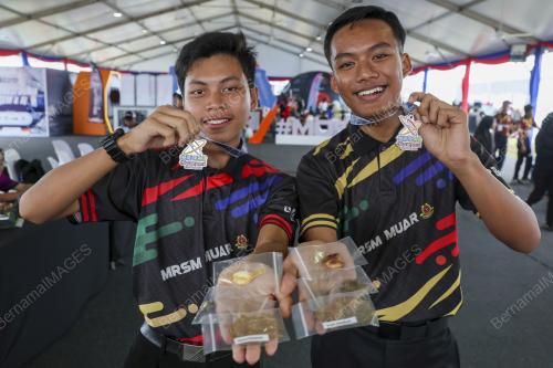 PROJEK SEAWEED BASE BIOPLASTIC