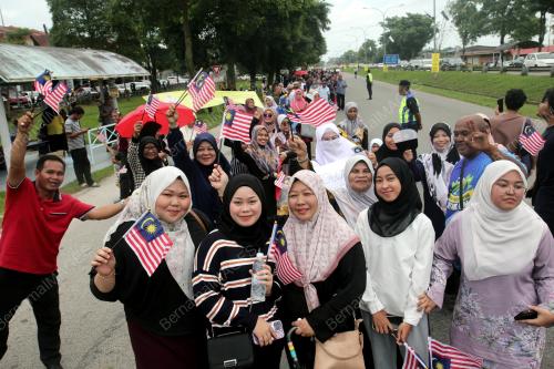 TINJAUAN SEKITAR SAMBUTAN KEPULANGAN AGONG KE PAHANG