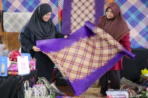 AYAMAN MENGKUANG TERENGGANU LARIS DI