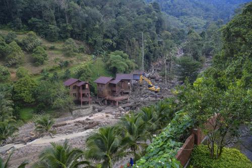 OPERASI MENCARI DAN MENYELAMAT BOBBY ECO FARM RESORT