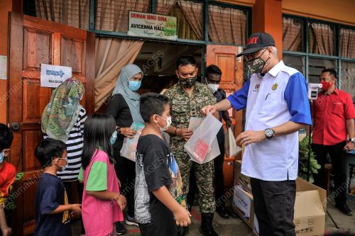 DATUK SERI ISMAIL SABRI YAAKOB