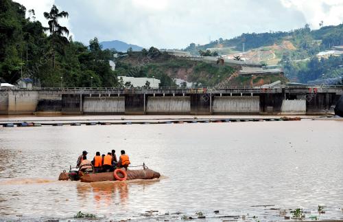 PH33_24102013_BANJIR_LUMPUR