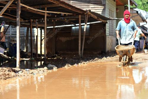 PH35_24102013_BANJIR_LUMPUR