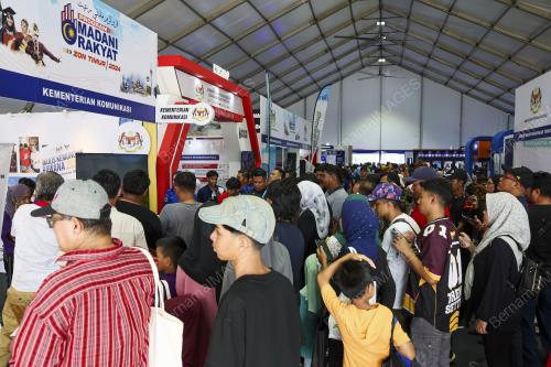 ORANG RAMAI MEMENUHI PROGRAM MADANI RAKYAT