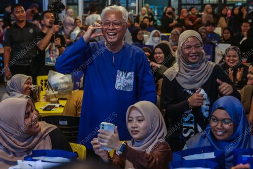 DATUK SERI ISMAIL SABRI YAAKOB