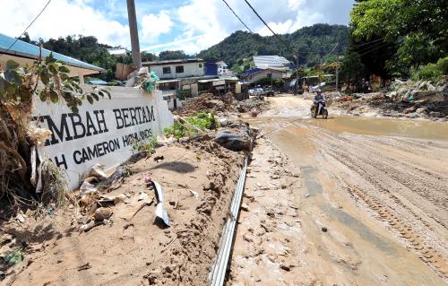 PH38_24102013_BANJIR_LUMPUR