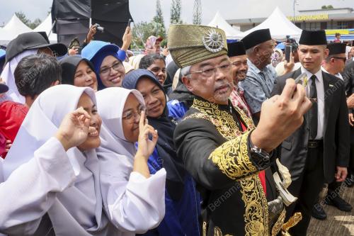 AL-SULTAN ABDULLAH RI'AYATUDDIN AL-MUSTAFA BILLAH SHAH