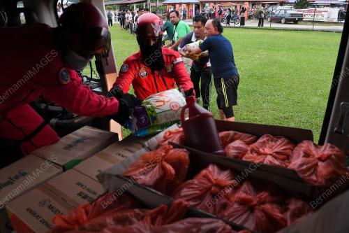 BANTUAN BEKALAN MAKANAN MELALUI UDARA