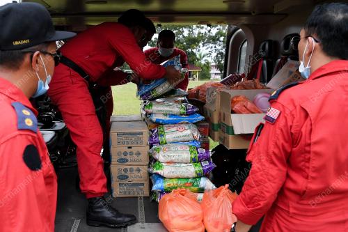 BANTUAN BEKALAN MAKANAN MELALUI UDARA