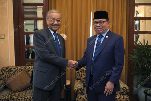 PHL02_08032019_MAHATHIR_MURAD