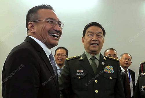 PHL02_25102017_DEFENCE