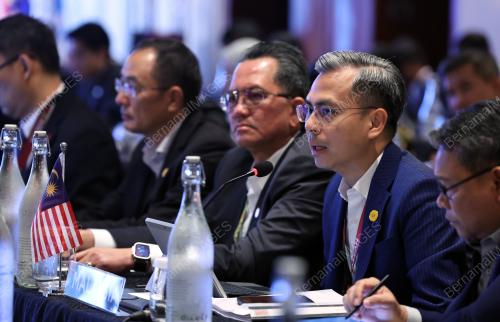 FAHMI FADZIL