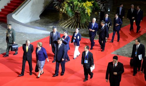 PHL10_18112015_APEC