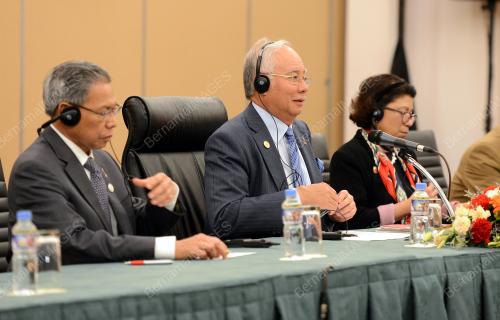 PHL12_17112015_APEC