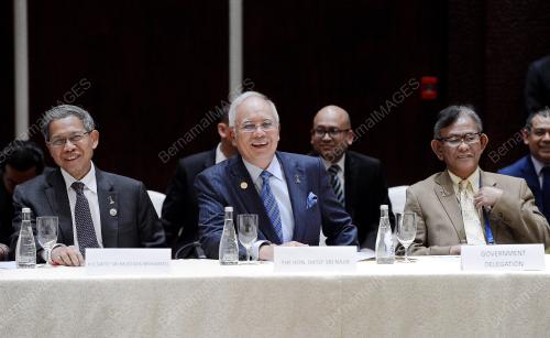 PHL15_17112015_APEC