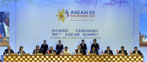 PHL15_29042017_SIGNING