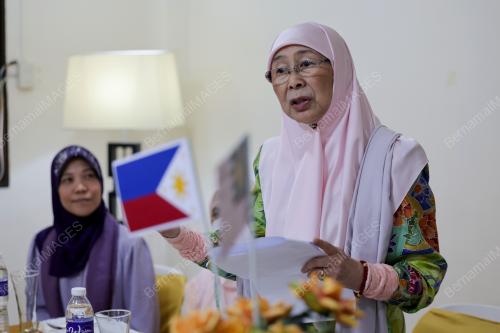 DATUK SERI DR WAN AZIZAH WAN ISMAIL