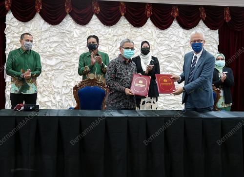 DATUK NOLEE ASHILIN MOHAMMED RADZI