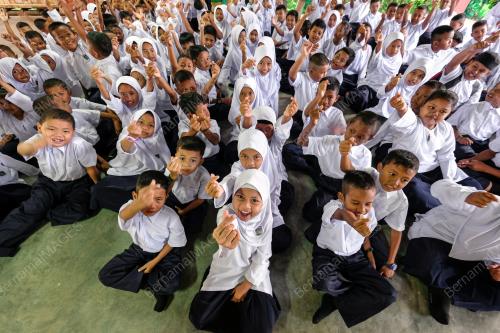 PERSEKOLAHAN HARI PERTAMA