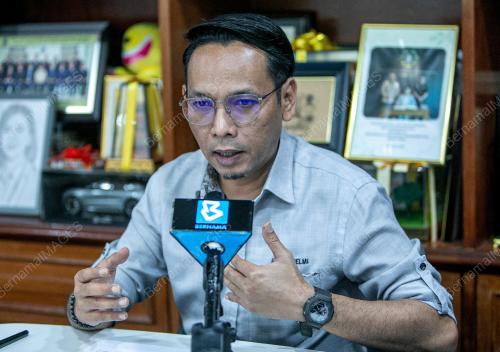 MOHD AZLAN HELMI