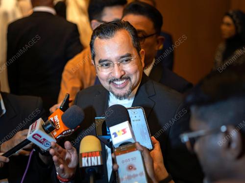 DATUK DR ASYRAF WAJDI DUSUKI
