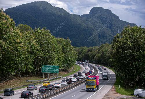 TINJAUAN LEBUHRAYA UTARA SELATAN (PLUS)