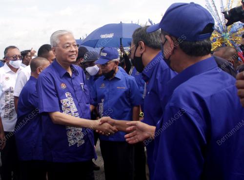 DATUK SERI ISMAIL SABRI YAAKOB