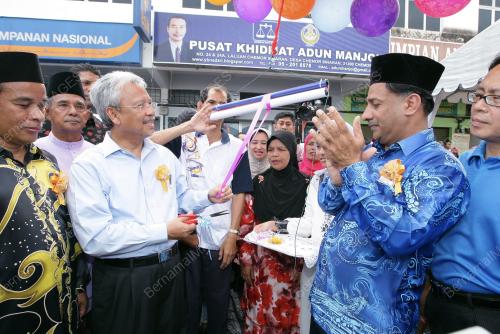 AHMAD HUSNI HANADZLAH