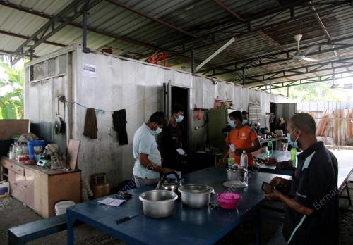 PEMERIKSAAN PUSAT PENGINAPAN PEKERJA KILANG