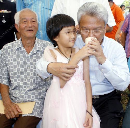 AHMAD HUSNI HANADZLAH