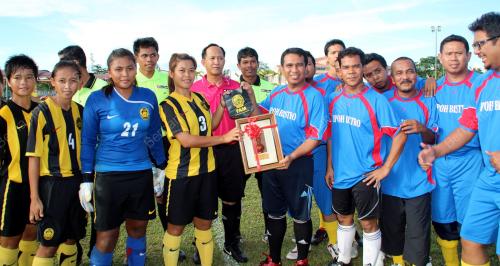 PK01_04052012_BOLASEPAK_WANITA