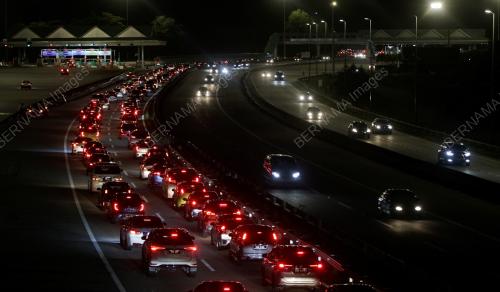 ALIRAN TRAFIK KE SELATAN SESAK