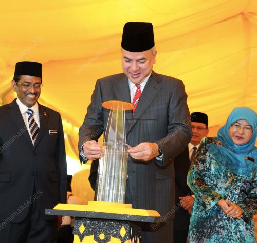 PK01_04062013_RAJA_NAZRIN