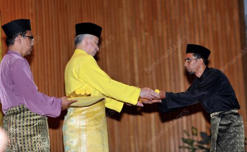 RAJA DR. NAZRIN SHAH