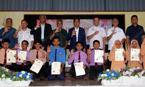 MOHD AZLAN HELMI