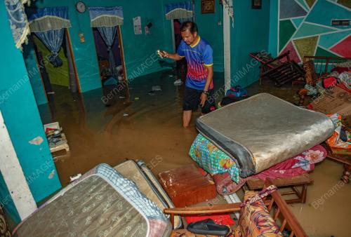TINJAUAN KEJADIAN BANJIR KILAT