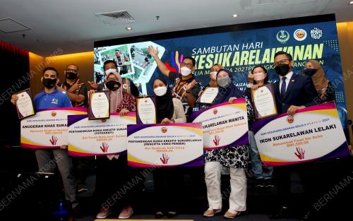 DATUK SERI AHMAD FAIZAL AZUMU